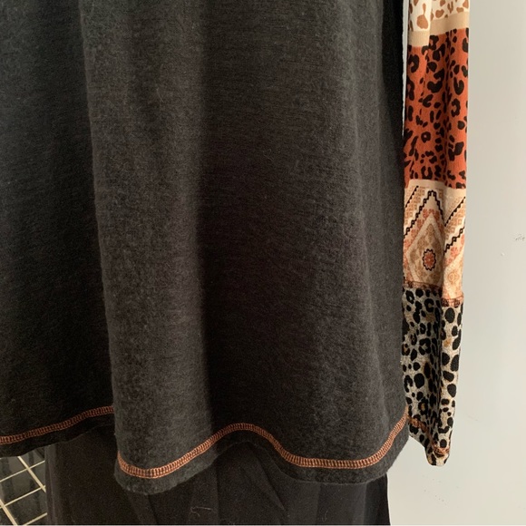 Ces femme colorblock animal print long sleeve top, lightweight fleece-y fabric - Picture 12 of 16